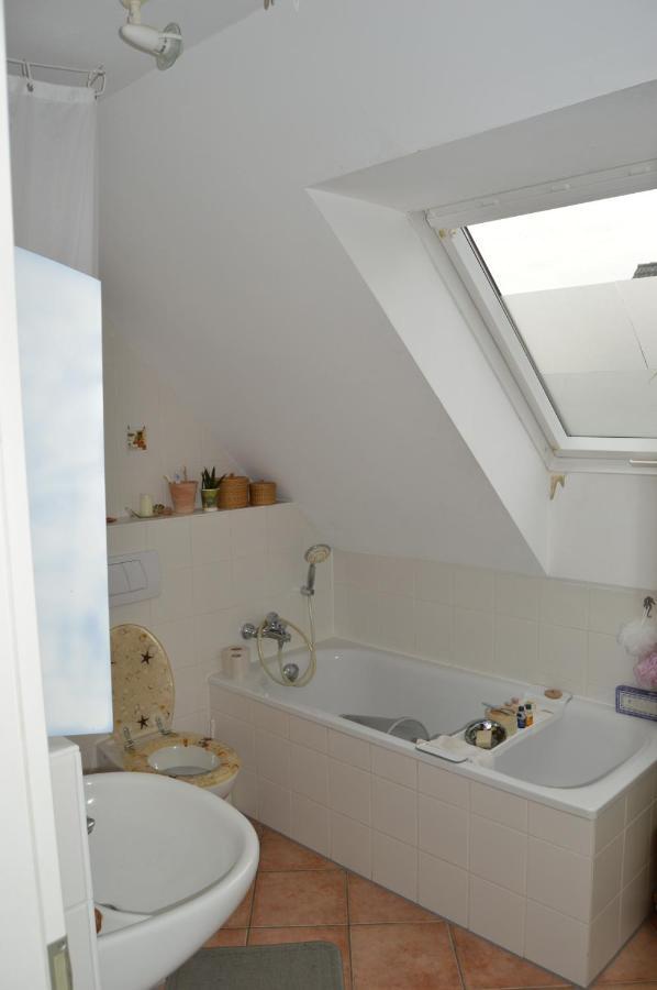 Haus 'Am Emberg' Appartement Keulen Buitenkant foto
